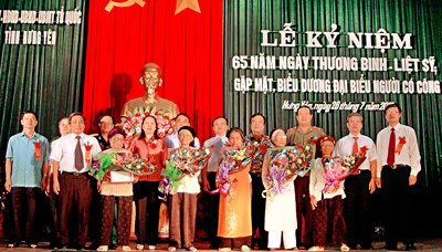 Tổ chức trọng thể lễ kỷ niệm 65 năm Ngày Thương binh liệt sỹ